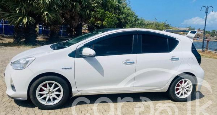 TOYOTA AQUA 2013