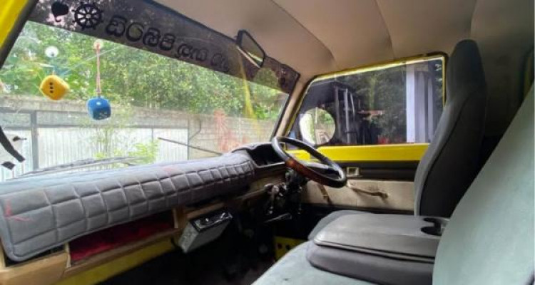 MITSUBISHI DELICA L300 1982
