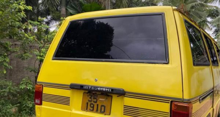 MITSUBISHI DELICA L300 1982