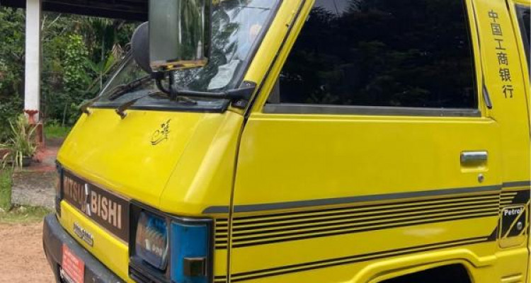 MITSUBISHI DELICA L300 1982