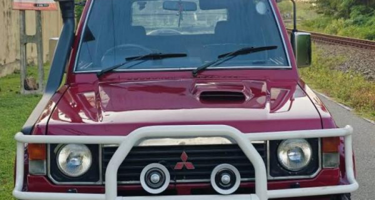 MITSUBISHI PAJERO 1988