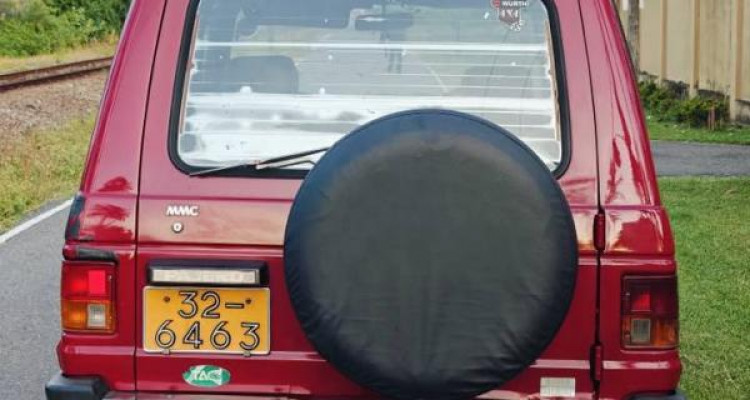 MITSUBISHI PAJERO 1988