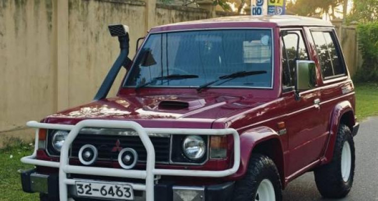 MITSUBISHI PAJERO 1988