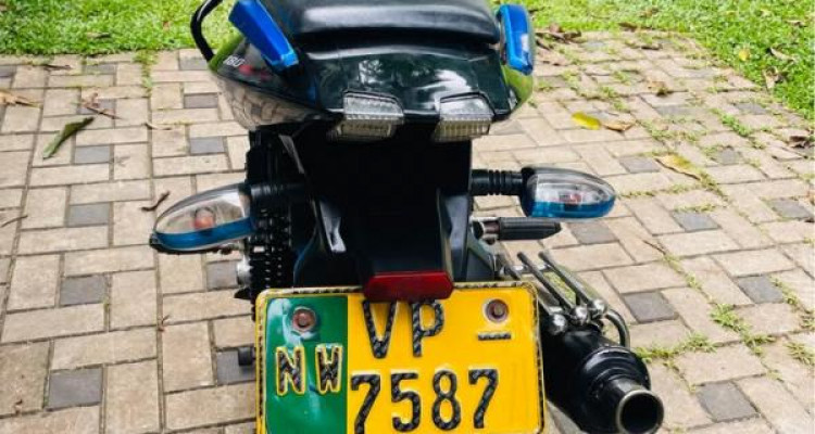 BAJAJ PULSAR 180 2010