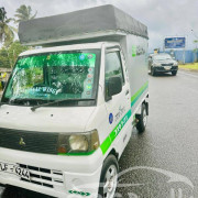 MITSUBISHI MINICAB 2004