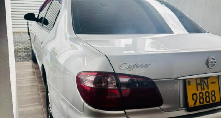 NISSAN CEFIRO 2000