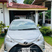 TOYOTA VITZ 2017