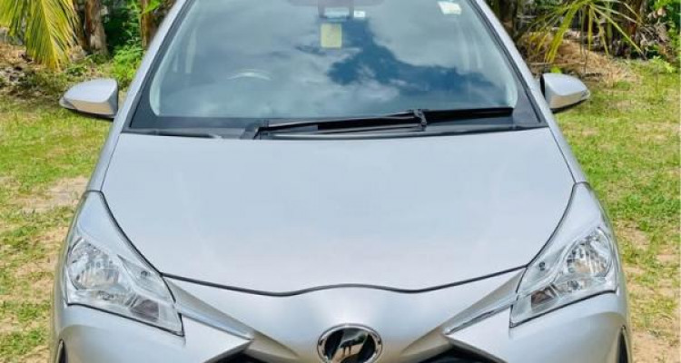 TOYOTA VITZ 2017