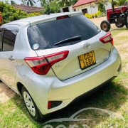TOYOTA VITZ 2017