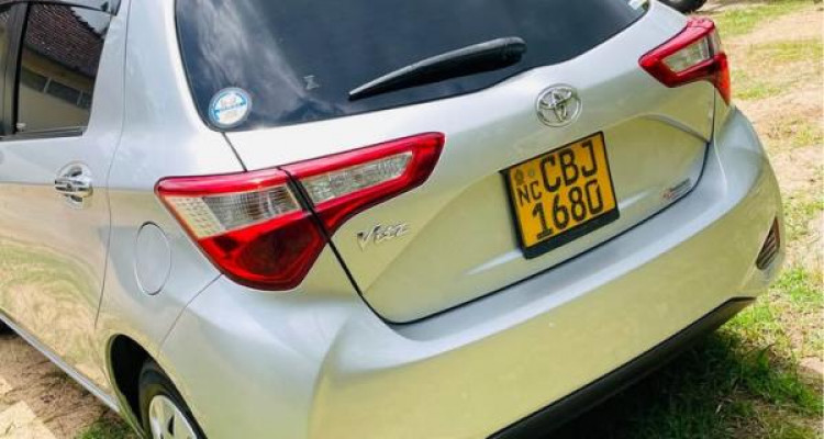 TOYOTA VITZ 2017