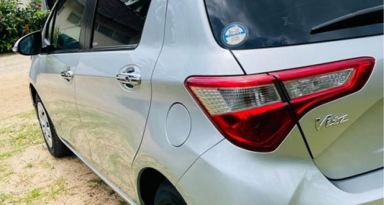 TOYOTA VITZ 2017
