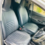 TOYOTA VITZ 2017