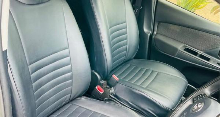 TOYOTA VITZ 2017