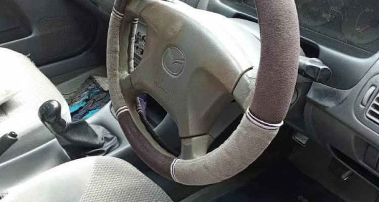 MAZDA FAMILIA 1998