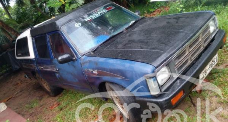 NISSAN DATSUN 1983