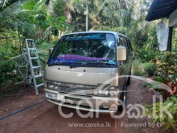NISSAN CARAVAN 2001