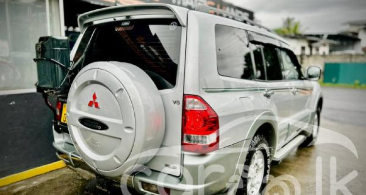 MITSUBISHI MONTERO 2002