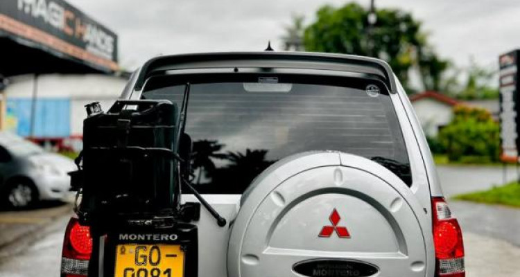MITSUBISHI MONTERO 2002