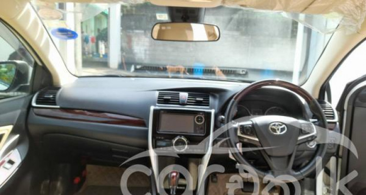 TOYOTA PREMIO 2018