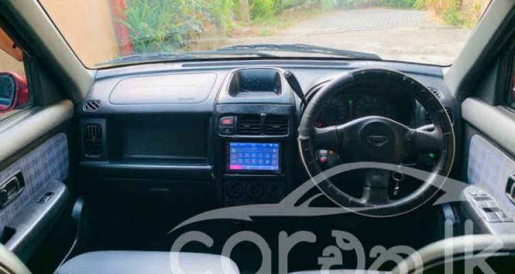 NISSAN CUBE 2000