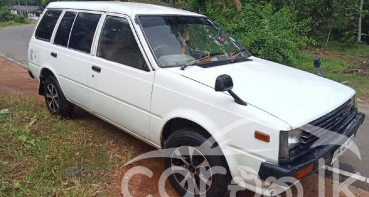 NISSAN WAGON 1985