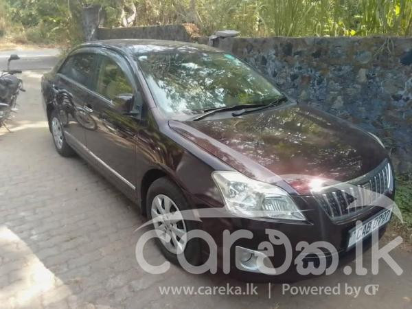 TOYOTA PREMIO 2013
