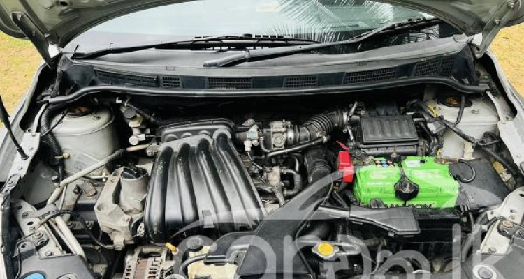 NISSAN TIIDA 2007