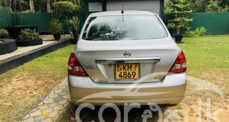NISSAN TIIDA 2007