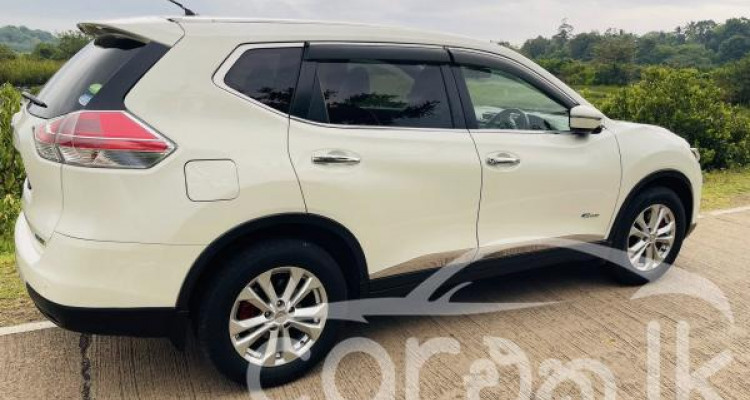 NISSAN X TRAIL 2015
