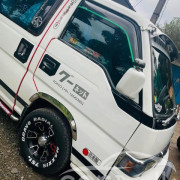 NISSAN CARAVAN 1994