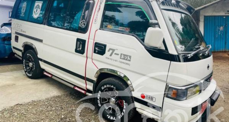 NISSAN CARAVAN 1994