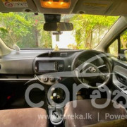 TOYOTA VITZ 2017