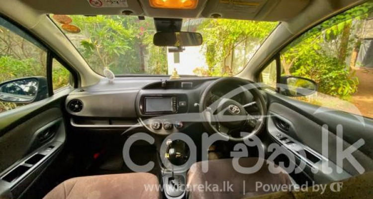 TOYOTA VITZ 2017