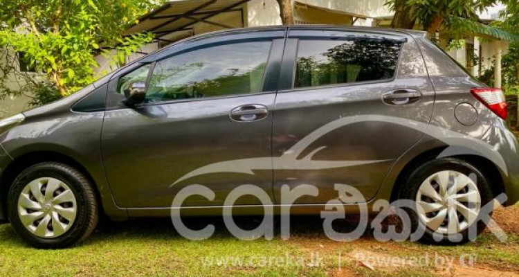 TOYOTA VITZ 2017