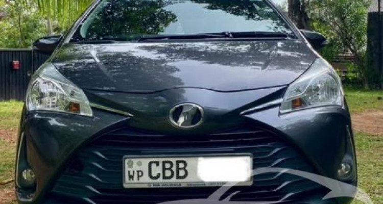 TOYOTA VITZ 2017