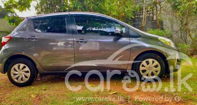 TOYOTA VITZ 2017