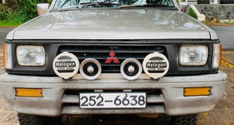 MITSUBISHI 4WD 1998