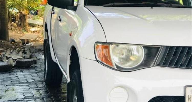 MITSUBISHI L200 2008