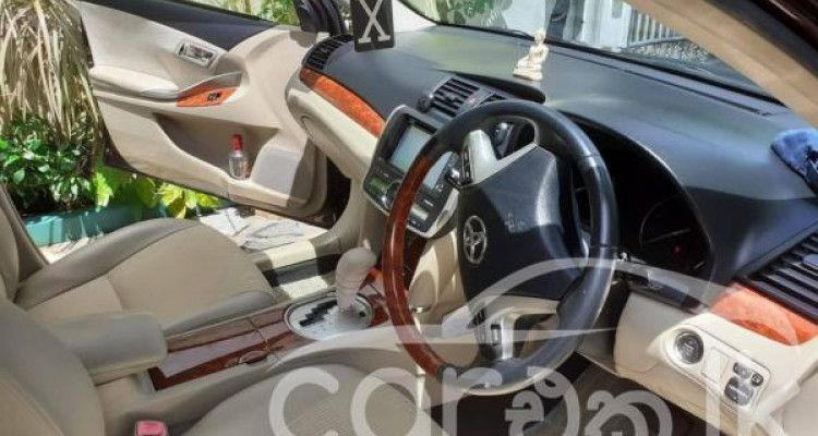 TOYOTA PREMIO 2014