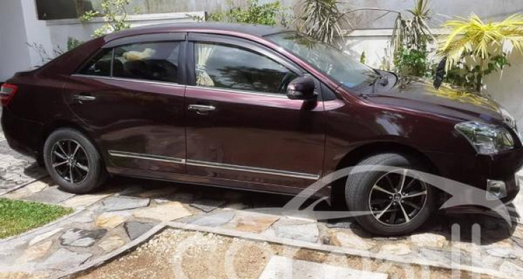 TOYOTA PREMIO 2014