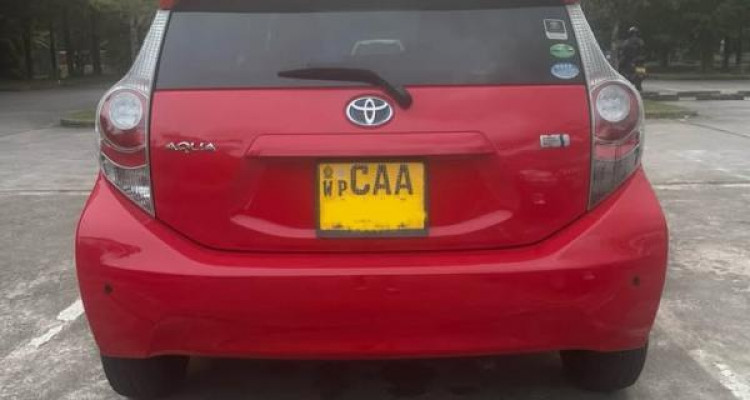 TOYOTA AQUA 2013