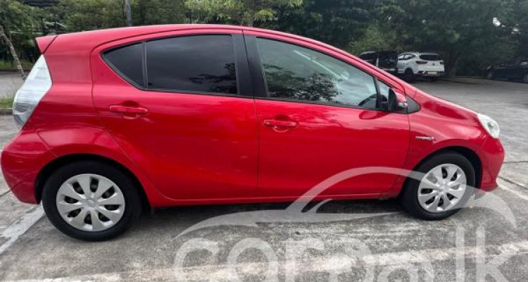 TOYOTA AQUA 2013