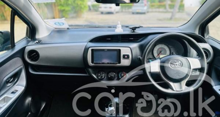 TOYOTA VITZ 2014