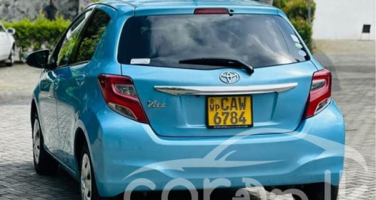TOYOTA VITZ 2014