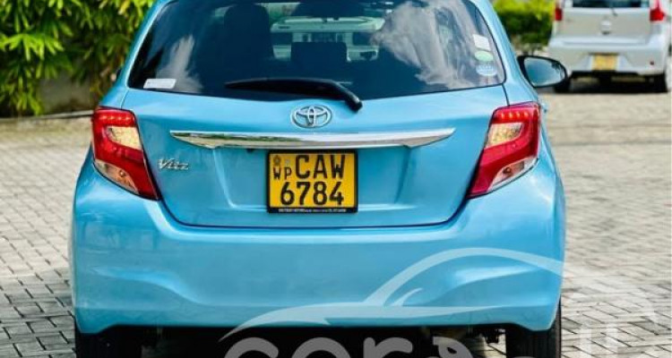 TOYOTA VITZ 2014