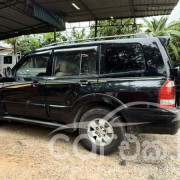 MITSUBISHI MONTERO 2004