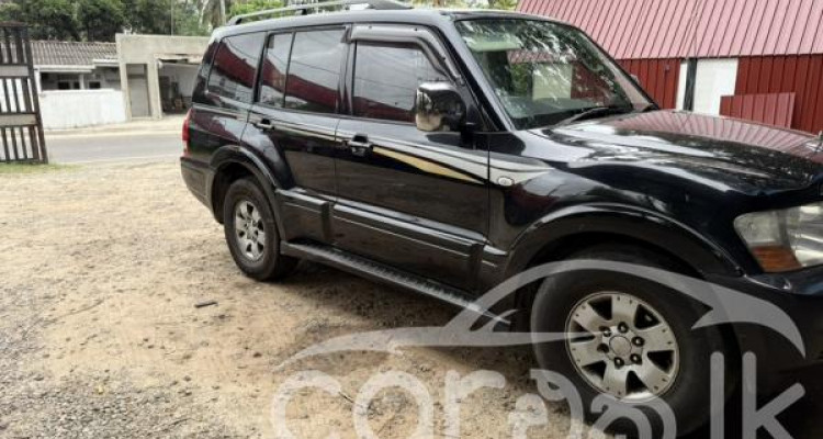 MITSUBISHI MONTERO 2004