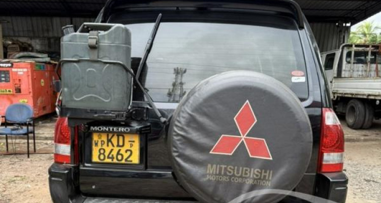 MITSUBISHI MONTERO 2004