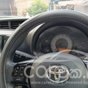 TOYOTA VITZ 2017