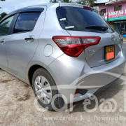TOYOTA VITZ 2017